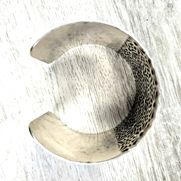 Boho Indie Dasiy Metal Cuff Bracelet - Picture 7 of 7